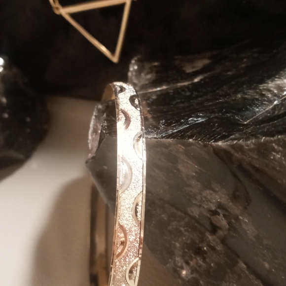 Stephan & Co. Nordstroms 3 layer gold tone necklaces. Nwt bonus bangle. - Picture 8 of 10